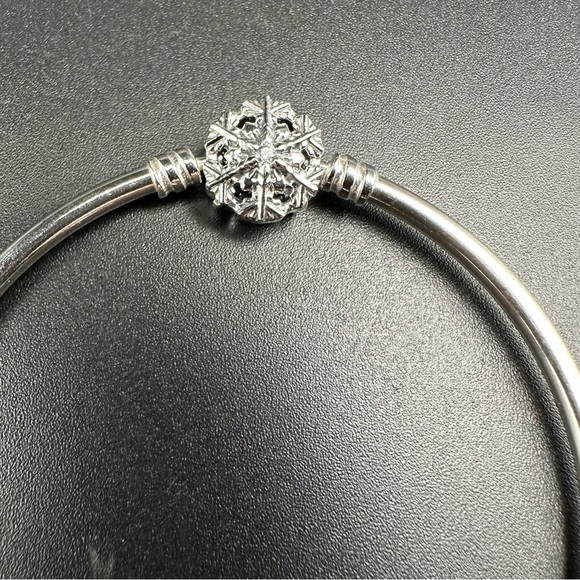 Pandora Moments Sparkling Snowflake Clasp Bangle, S925 Sterling Silver - Picture 5 of 13